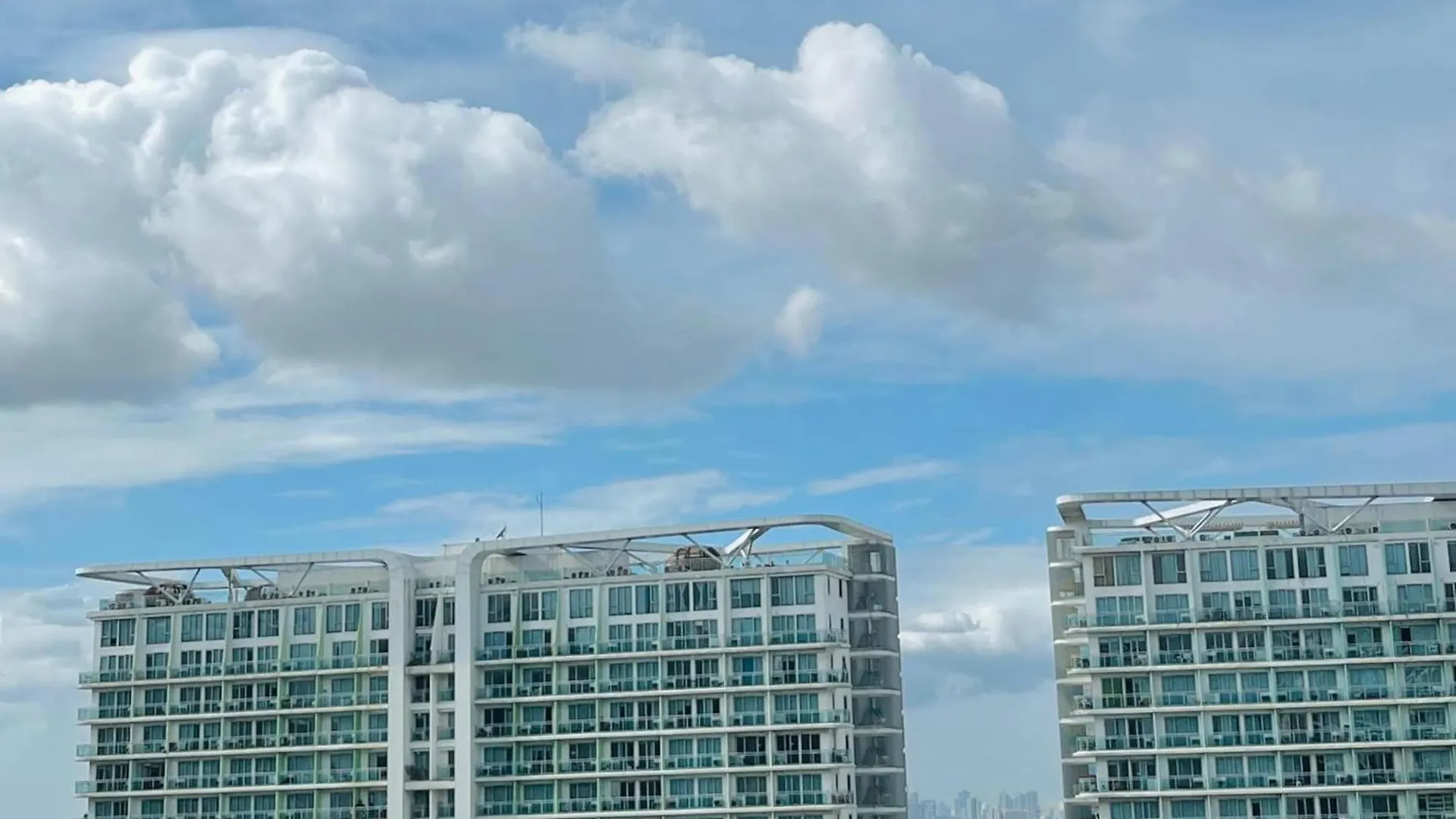 Apartment Serene Cove Azure Manila