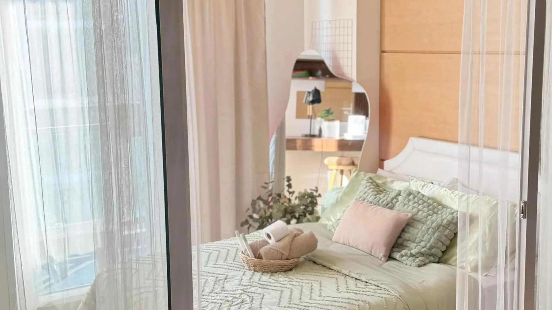 Serene Cove Azure Manila Apartment