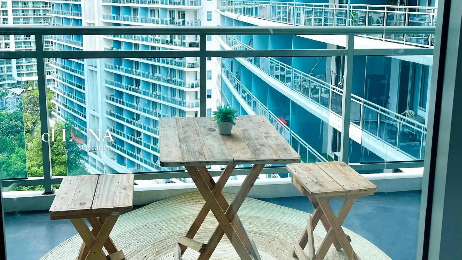 Serene Cove Azure مانيلا